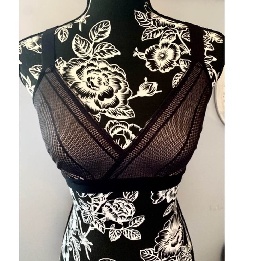 Lululemon Awake to Lace 32E